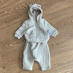 NWT Baby Gap two piece 0-3 month quilted sweat suit